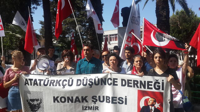 İzmir Kürdistan referandumuna karşı ayakta!