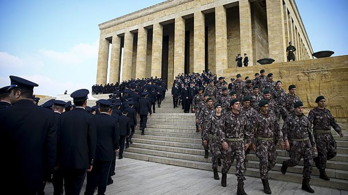 Emniyet teşkilatı Anıtkabir'i ziyaret etti
