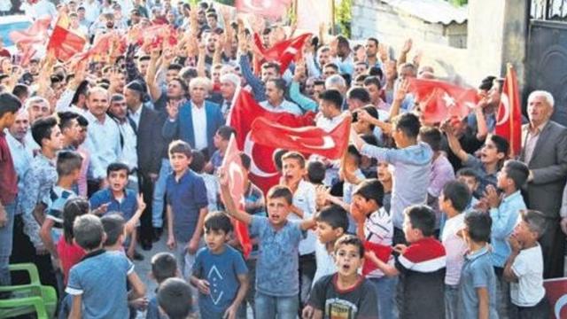Şırnaklılar teröre karşı Türk bayraklarıyla yürüdü