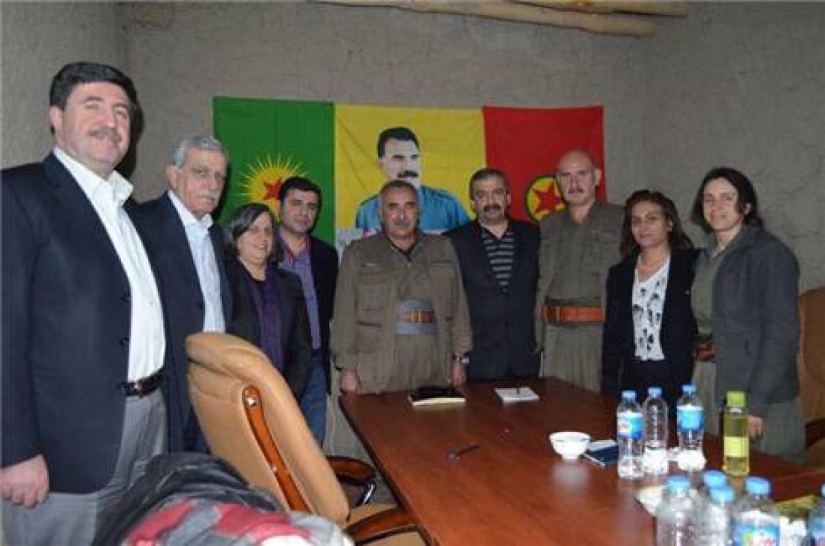 Soldan İkinci: Ahmet TÜRK
