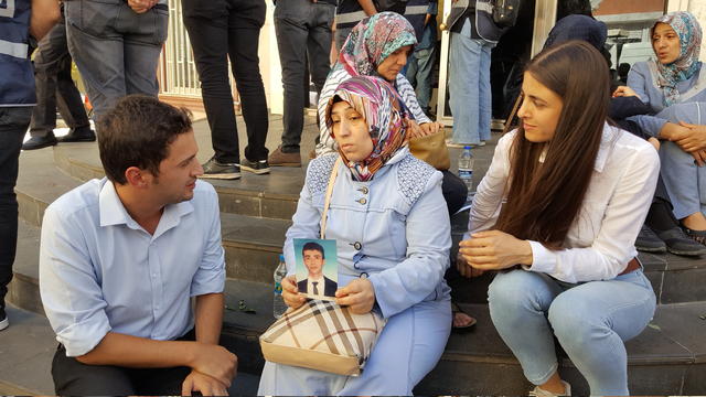 Hepimiz Evlatlarıyız, Annelerimizin Yanındayız!