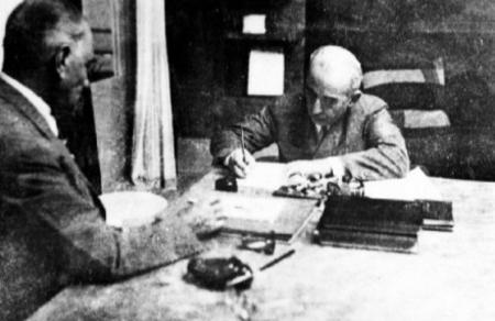 İsmet İnönü'yü saygıyla anıyoruz