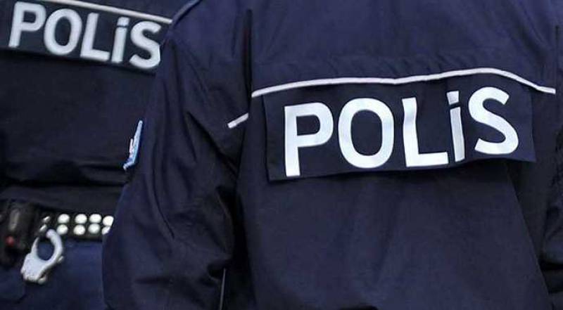 Sekiz polis gözaltında