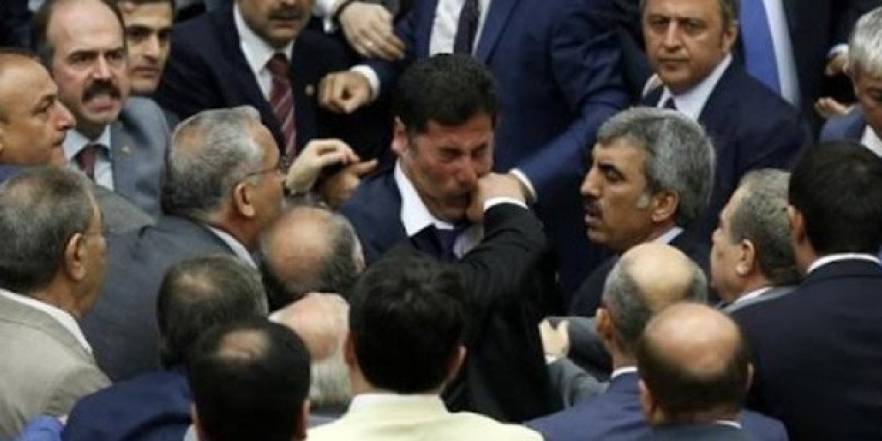 Zorbalara gereken yanıtı gençlik verecek