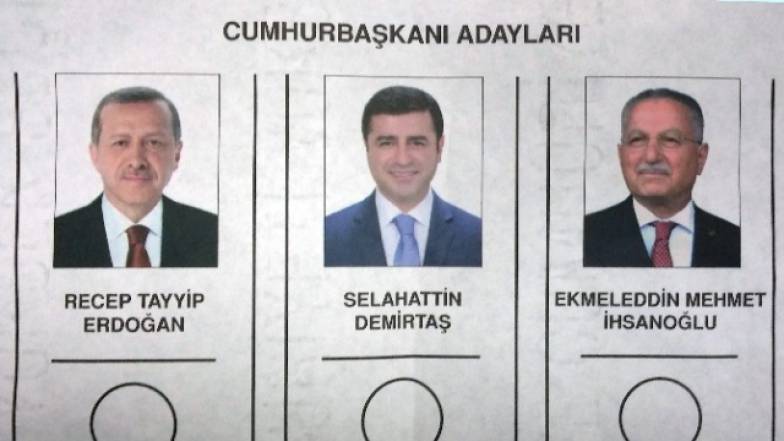 Birden çok oy kullanırken yakalandı