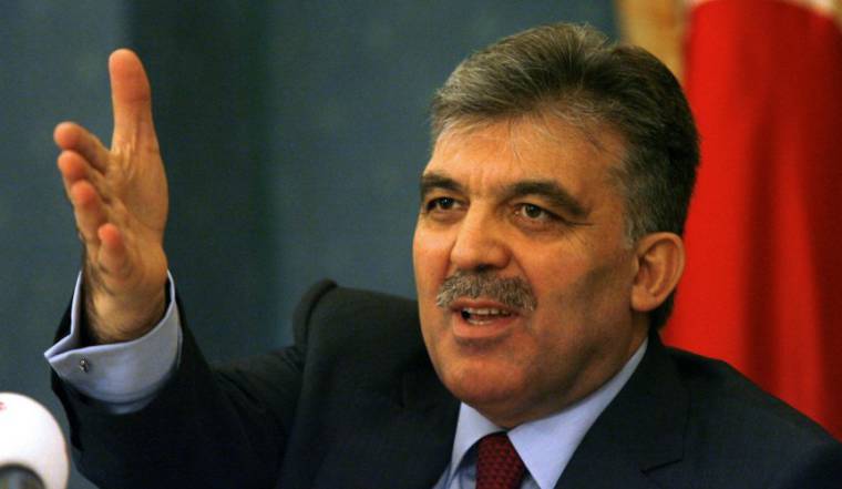 Noter'in yoluna taş koydular