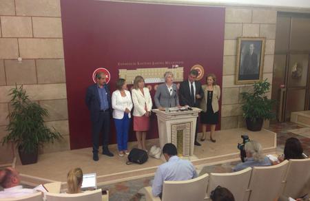"Kılıçdaroğlu geri çekilmeli"