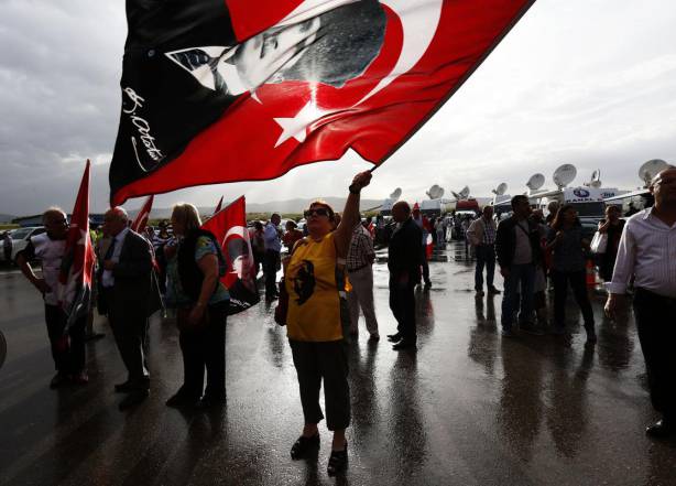 Aileler Pazartesi Beşiktaş Meydanı'nda
