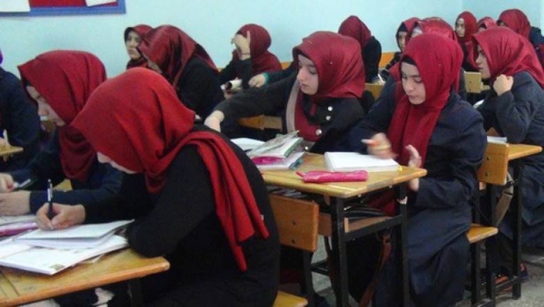 İmam Hatip'te Türkçe konuşmak yasak