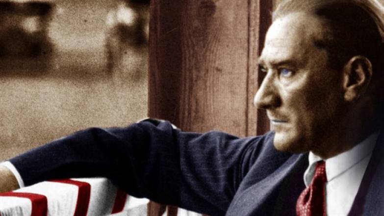 "Atatürk'e diktatör diyen kara cahildir"