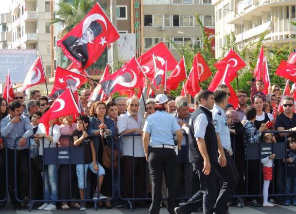 29 Ekim'e polis barikatı