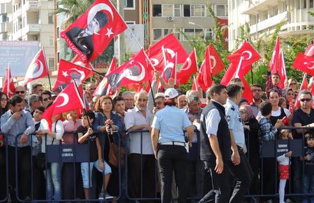 29 Ekim'e polis barikatı