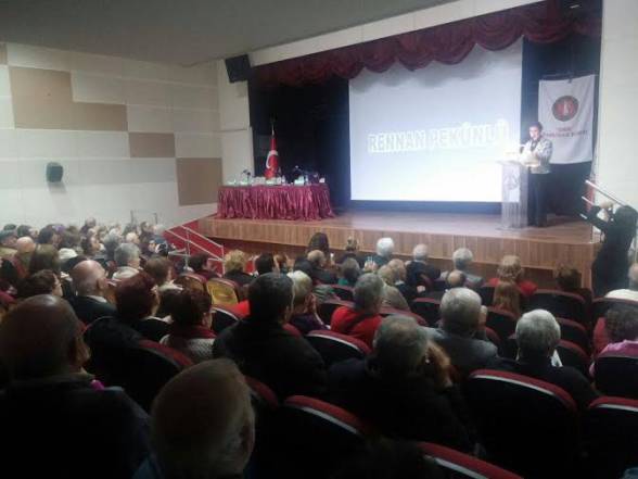 Rennan Pekünlü ve Aydınlanma Paneli’ne İzmir'de yoğun katılım