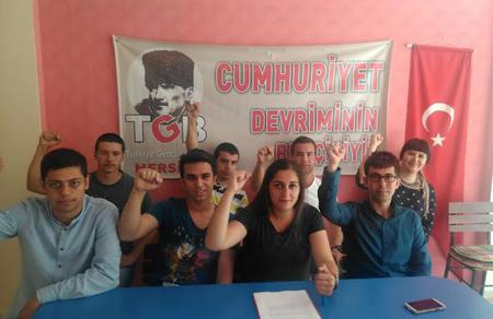 Cumhurbaşkanına hakaretten yargılanan arkadaşlarımız: "G&uuml;c&uuml;m&uuml;z&uuml; halkımızdan alıyoruz"