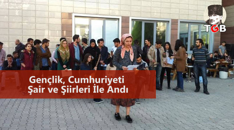 Gençlik, Cumhuriyeti Şair Ve Şiirleri İle Andı