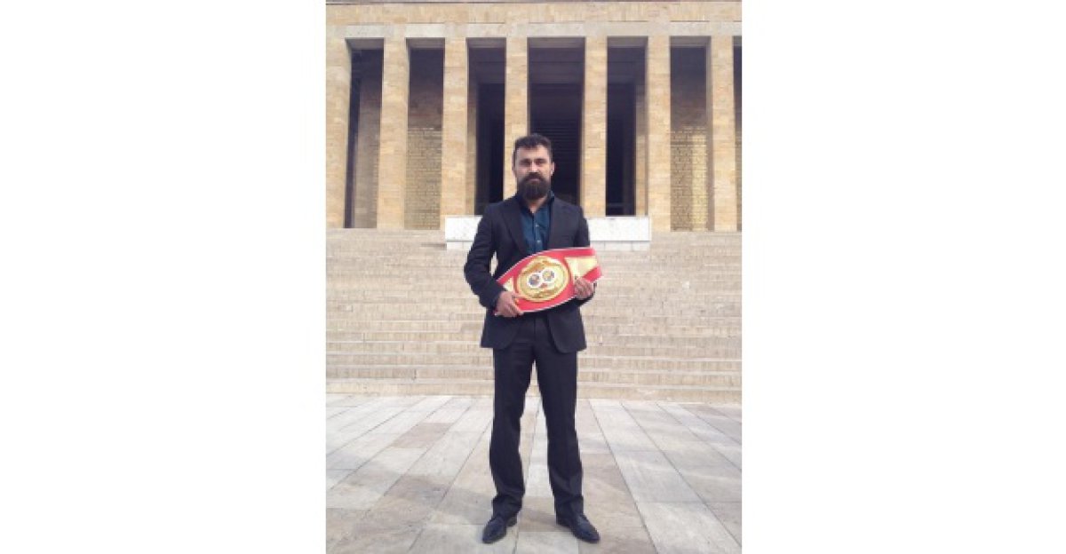 Şampiyon Boksör Anıtkabir'de!