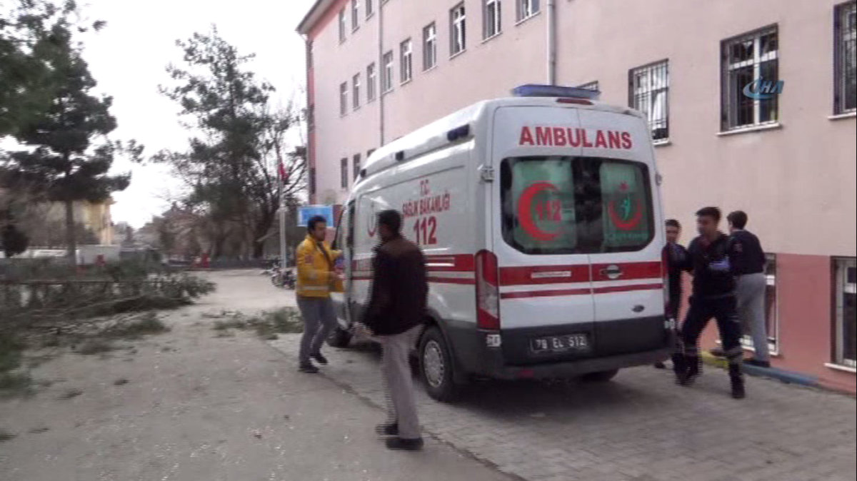 Okula Havan Topu Düştü! 