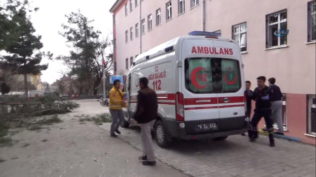 Okula Havan Topu Düştü! 