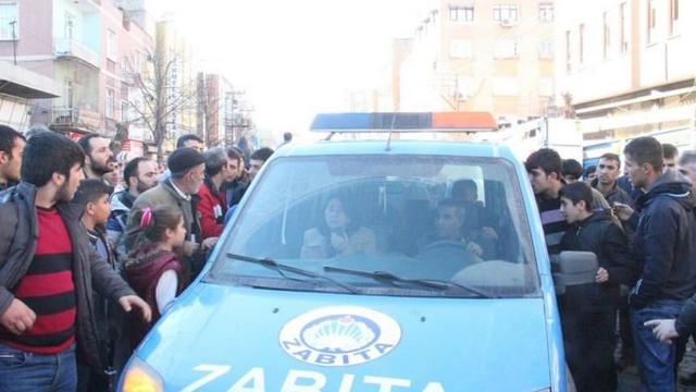 HDP'li Vekillere Halk Diyarbakır'da Sert Tepki Gösterdi
