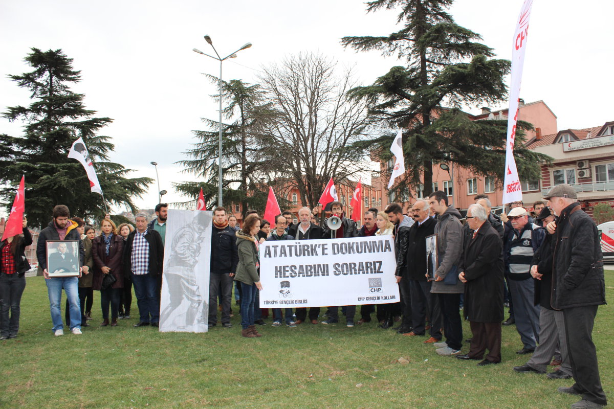 Sakarya, Atat&uuml;rk B&uuml;st&uuml;n&uuml;n Yerine Konulması İ&ccedil;in Ayakta!