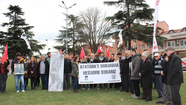 Sakarya, Atat&uuml;rk B&uuml;st&uuml;n&uuml;n Yerine Konulması İ&ccedil;in Ayakta!