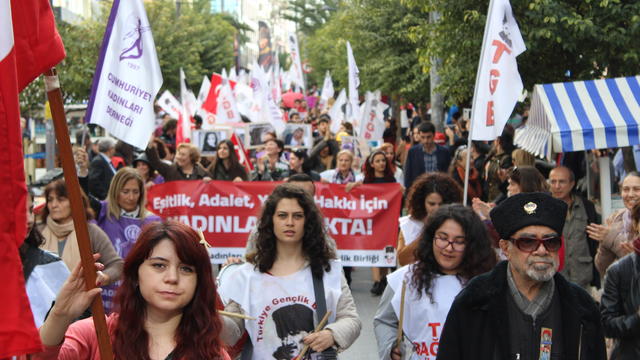 Kadınlar Eşitlik, Adalet ve Yaşam Hakkı İ&ccedil;in Y&uuml;r&uuml;d&uuml;