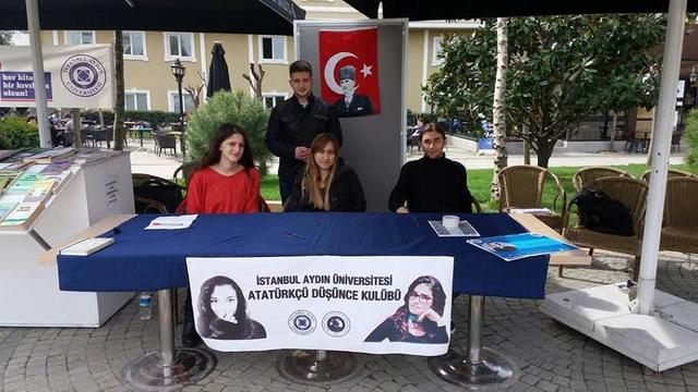 İstanbul Üniversitesi Avcılar ADK 8 Mart İçin Masa Açtı