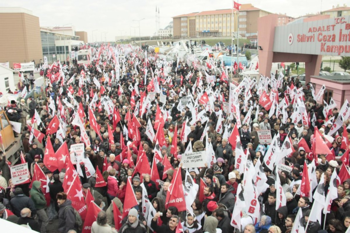 Atın Cumhuriyet ve Millet Düşmanlarını Aşağıya!