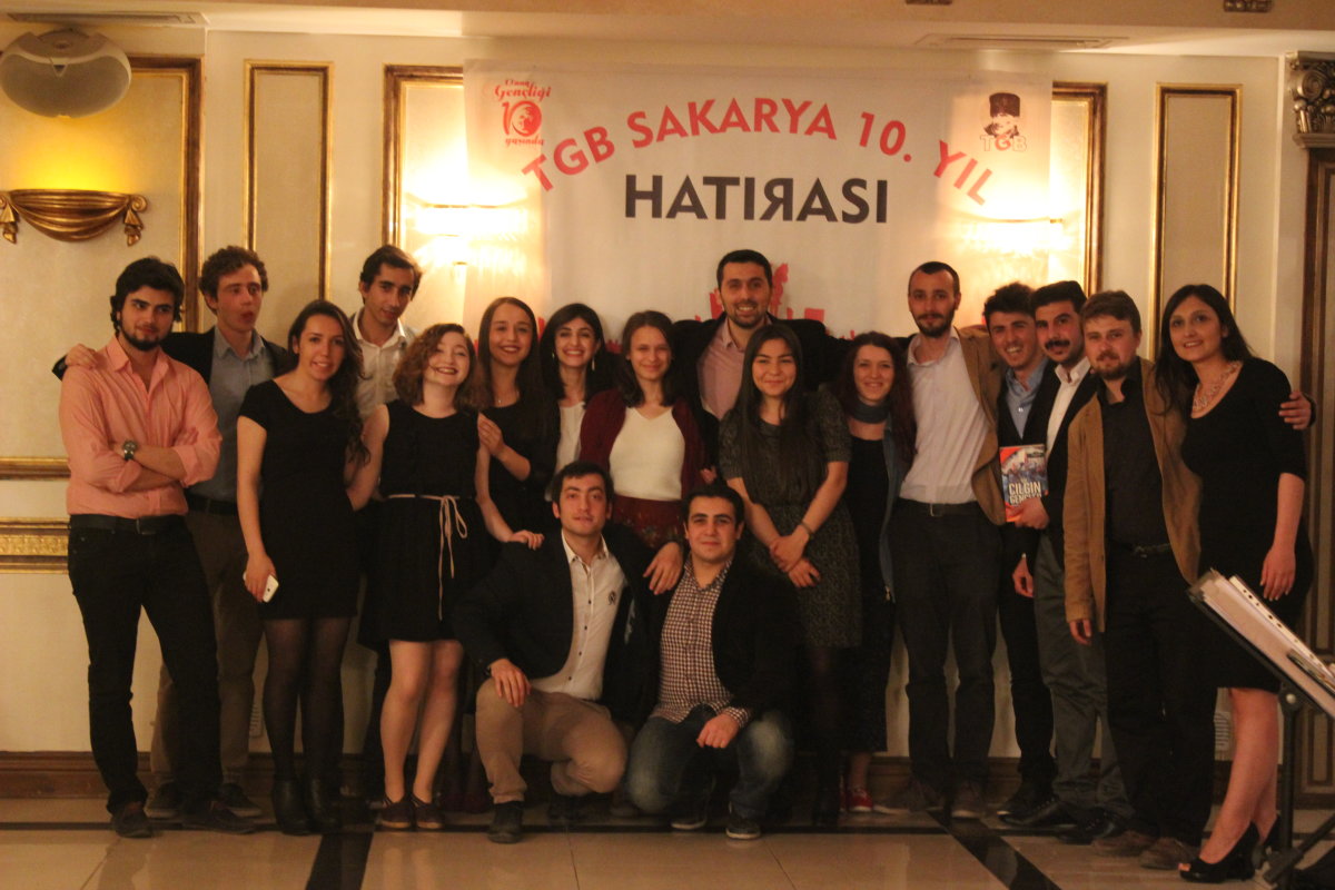 TGB Sakarya Panel ve 10. Yıl Yemeği D&uuml;zenledi