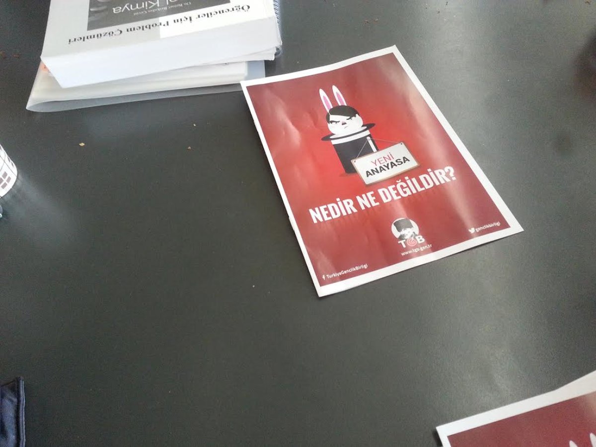 TGB İT&Uuml; "Yeni Anayasa Nedir Ne Değildir" Kitap&ccedil;ıkları Dağıttı