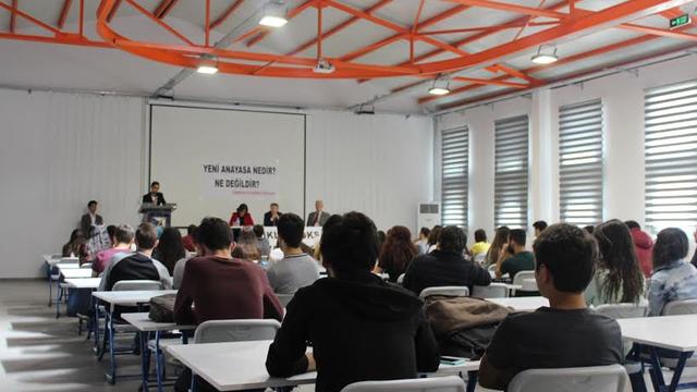 Dokuz Eylül Üniversitesi 'Yeni Anayasa Nedir,Ne Değildir?' Konferansında Buluştu