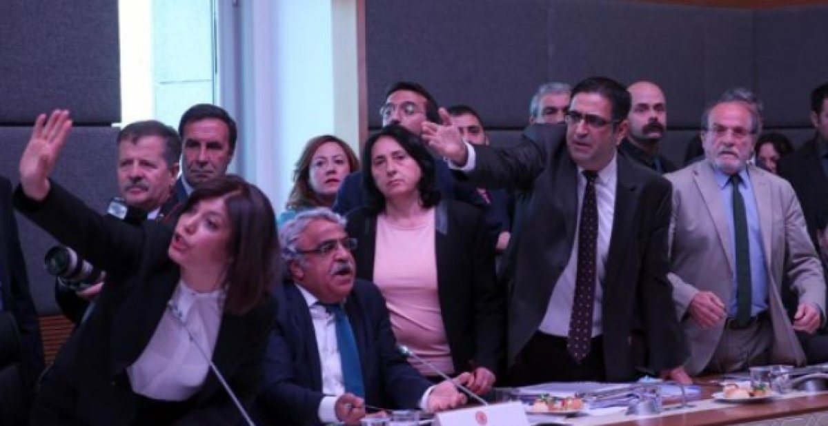 HDP'lilerden Mecliste "Biji Serok Apo" Sloganı! İşte O Görüntüler