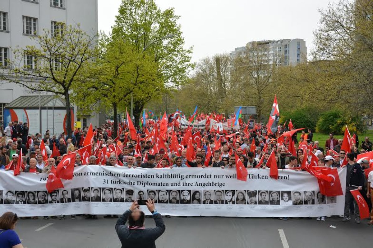 Berlin’de Soykırım İftiralarına Karşı Büyük Yürüyüş!