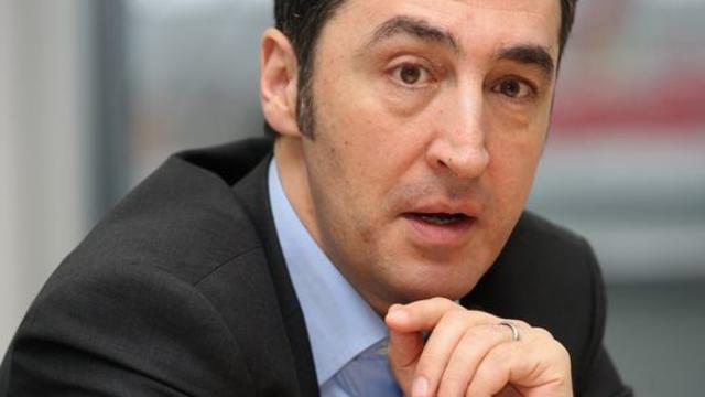 TGB Almanya'dan Cem &Ouml;zdemir'e Şok Protesto!
