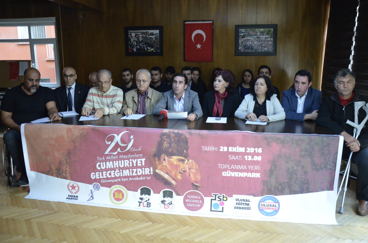 Cumhuriyet'in &Ccedil;ocukları Atası'na Y&uuml;r&uuml;yor!