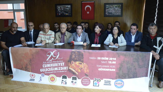 Cumhuriyet'in &Ccedil;ocukları Atası'na Y&uuml;r&uuml;yor!