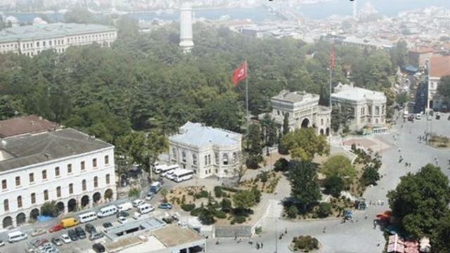 İstanbul Üniversitesi'nde Gerici Kampanya!