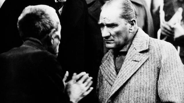 Türklerin En Büyük Devrimcisi: Atatürk