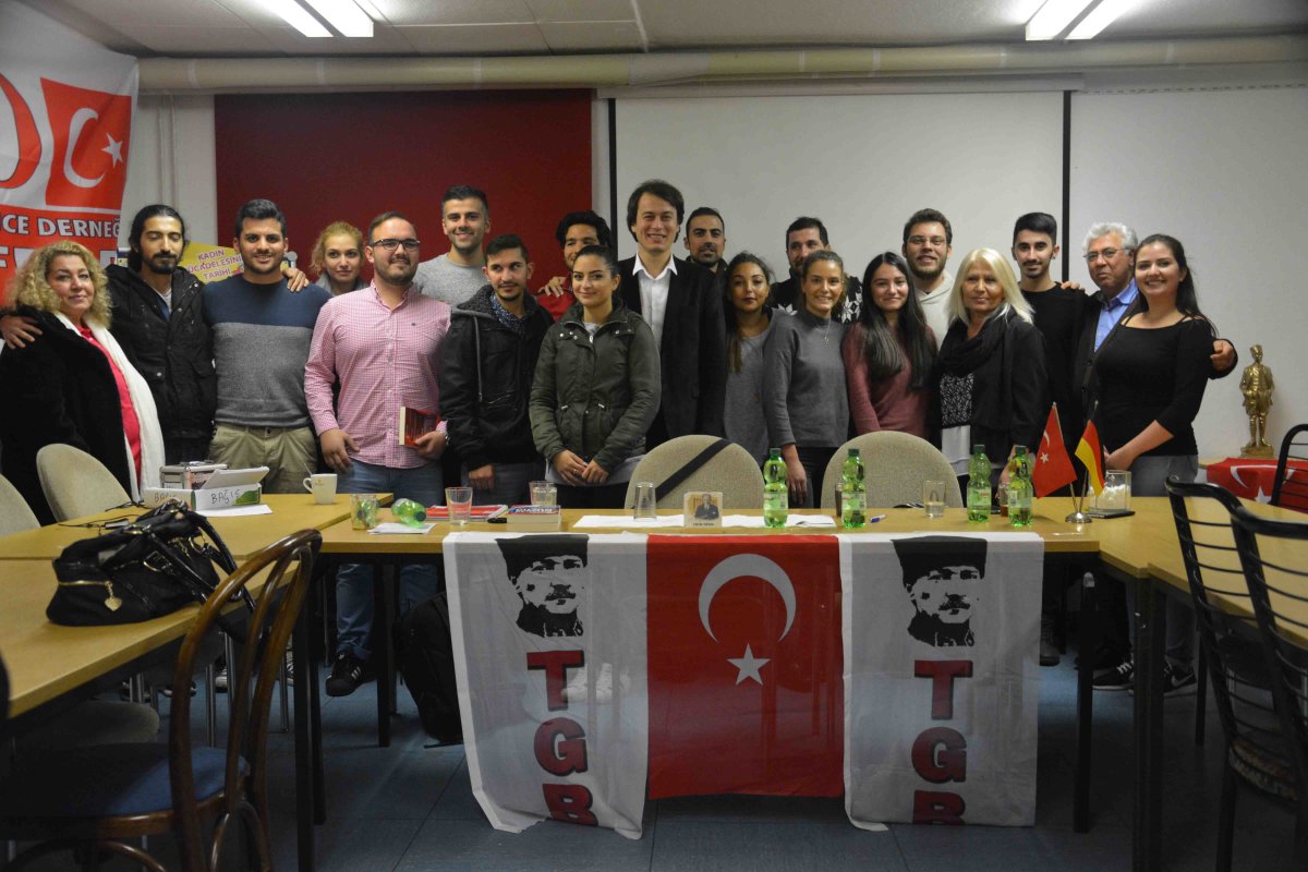 Mustafa Kemal&rsquo;in askerleri Bielefeld&rsquo;de buluştu