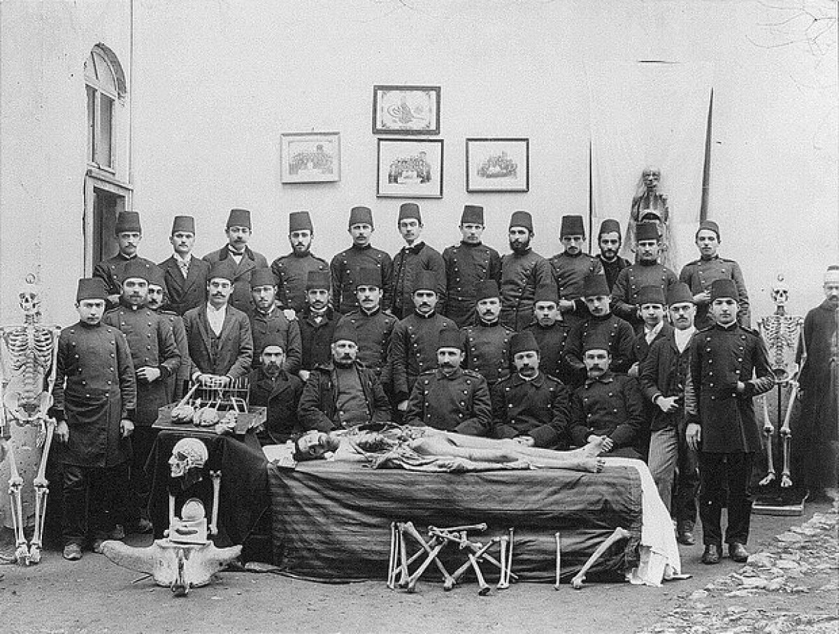 Tıbbiyeliler 189 Yıldır Önlüklü