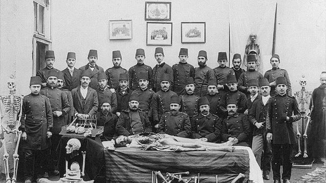 Tıbbiyeliler 189 Yıldır Önlüklü