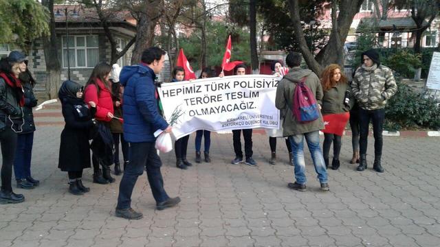 Kırklareli ADK Şehitlerimiz İçin Karanfil Bıraktı