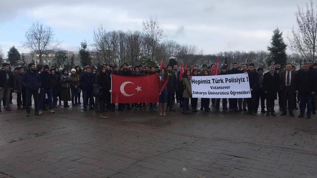 Sakarya Üniversitesi Öğrencileri: "Hepimiz Türk Polisiyiz"