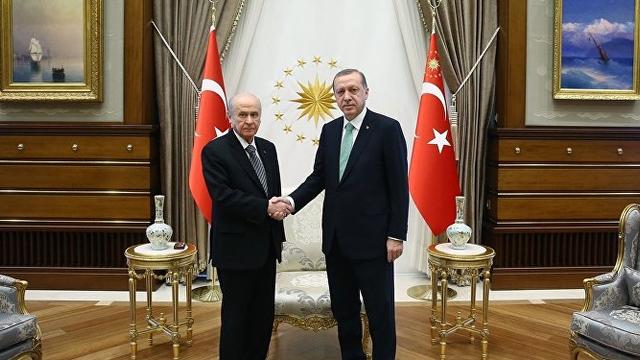 “Hükümetsizlik Özleminin” Yeni Şarkısı