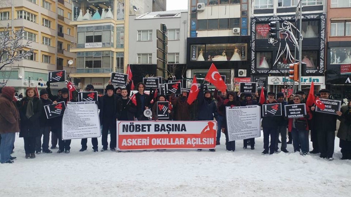 Eskişehir askeri okulların açılması için nöbet başında!