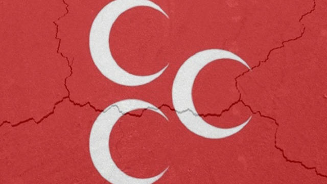 MHP'de peş peşe "Hayır" istifaları
