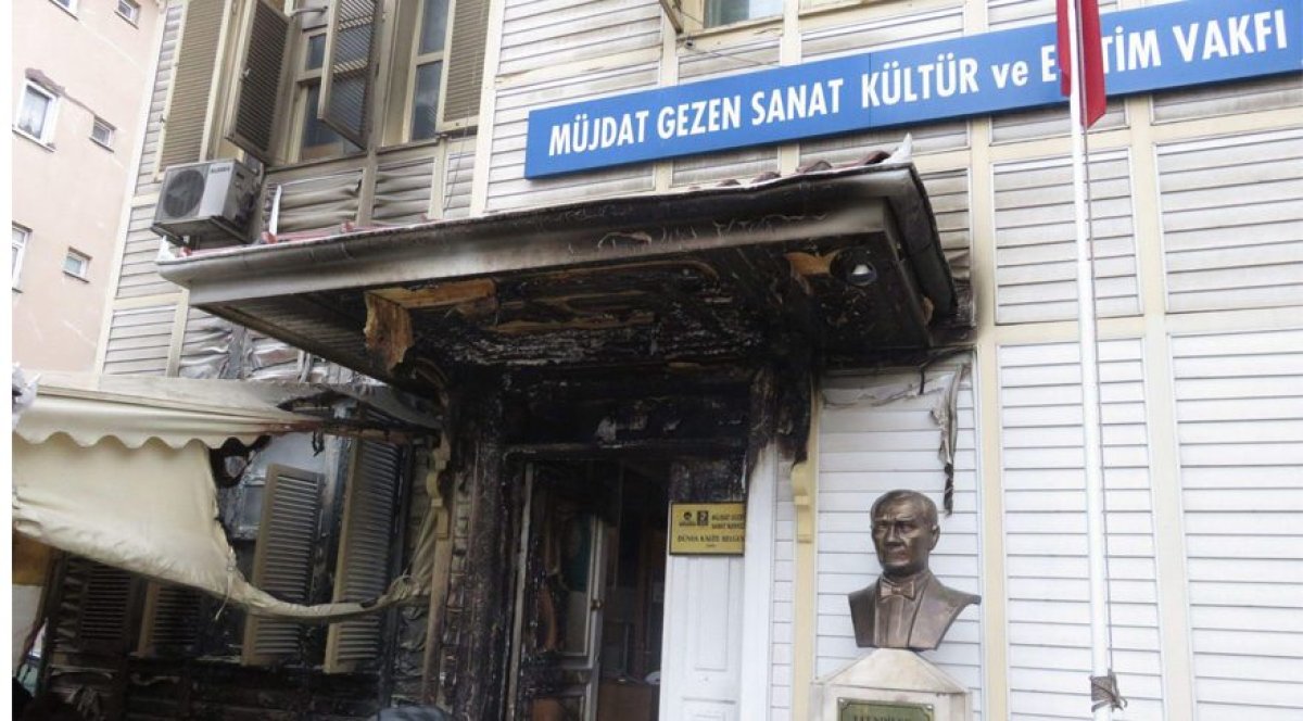 Müjdat Gezen Sanat Merkezine saldırı!