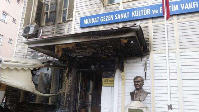 Müjdat Gezen Sanat Merkezine saldırı!