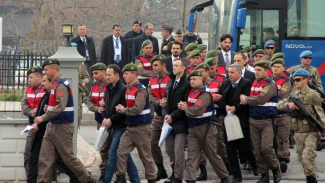 "Darbe yaptım çocuk gibi ağlayacak değilim”
