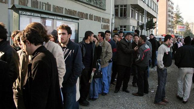 AKP'nin başkanlık sevdası işsizliği patlattı!
